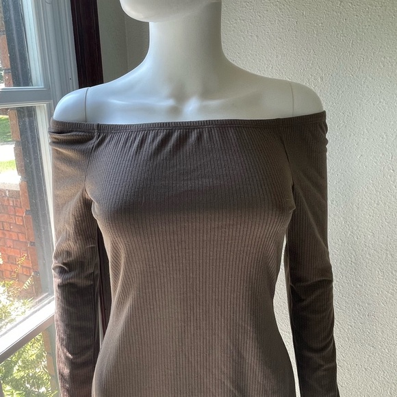 Tobi Off My Shoulder Bodycon Dress - Picture 5 of 9